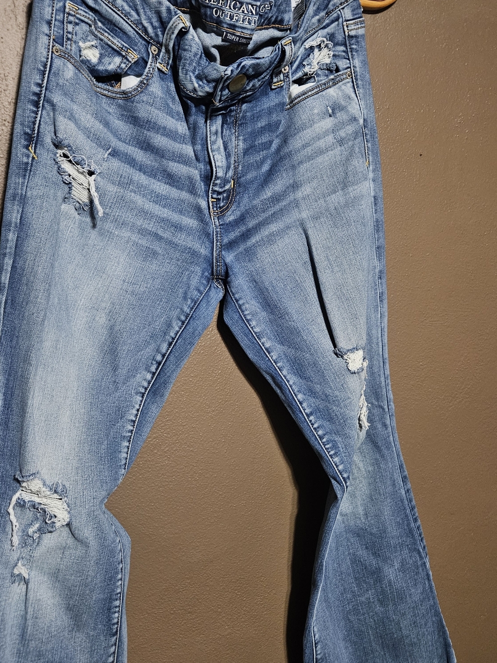 American Eagle Outfitters Distressed Light Blue Women's Jeans